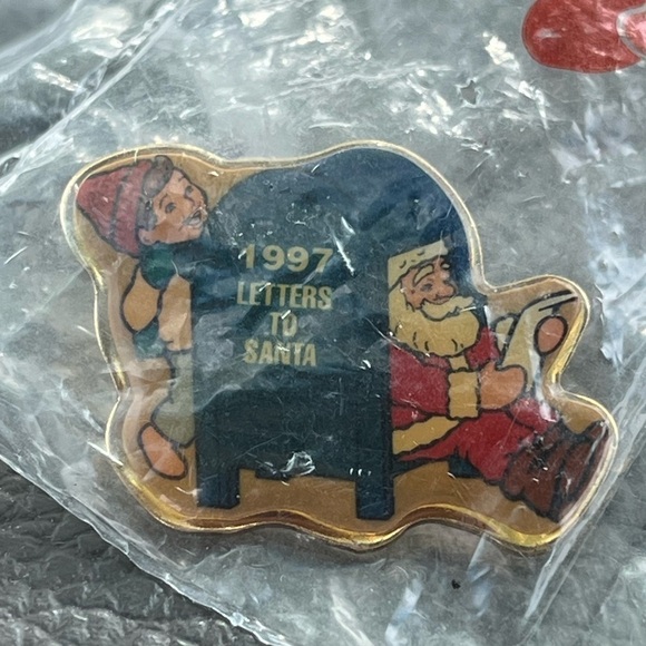 Hallmark Cards Letters To Santa 1997 Pin Vintage Collectible - Picture 1 of 6